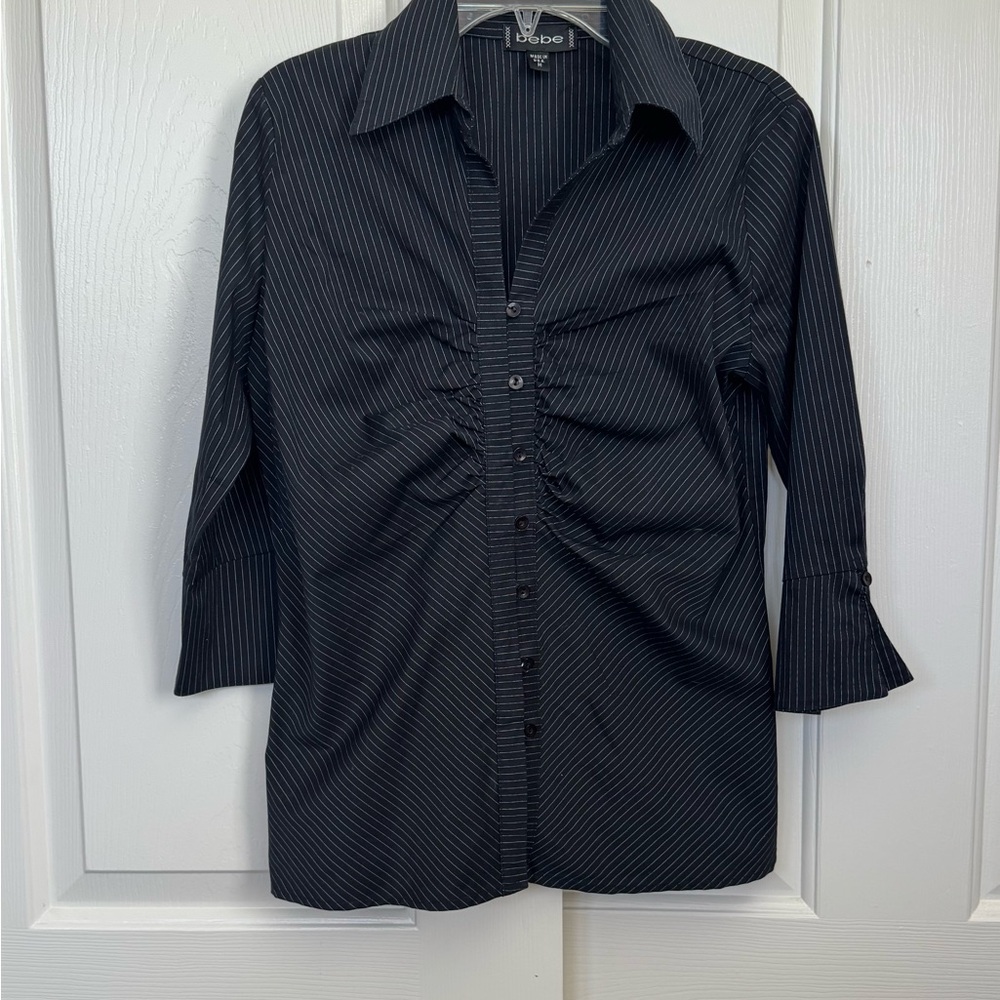 Bebe Women Black Pinstripe Button Down gathered Shirt, 3/4 length sleeves.